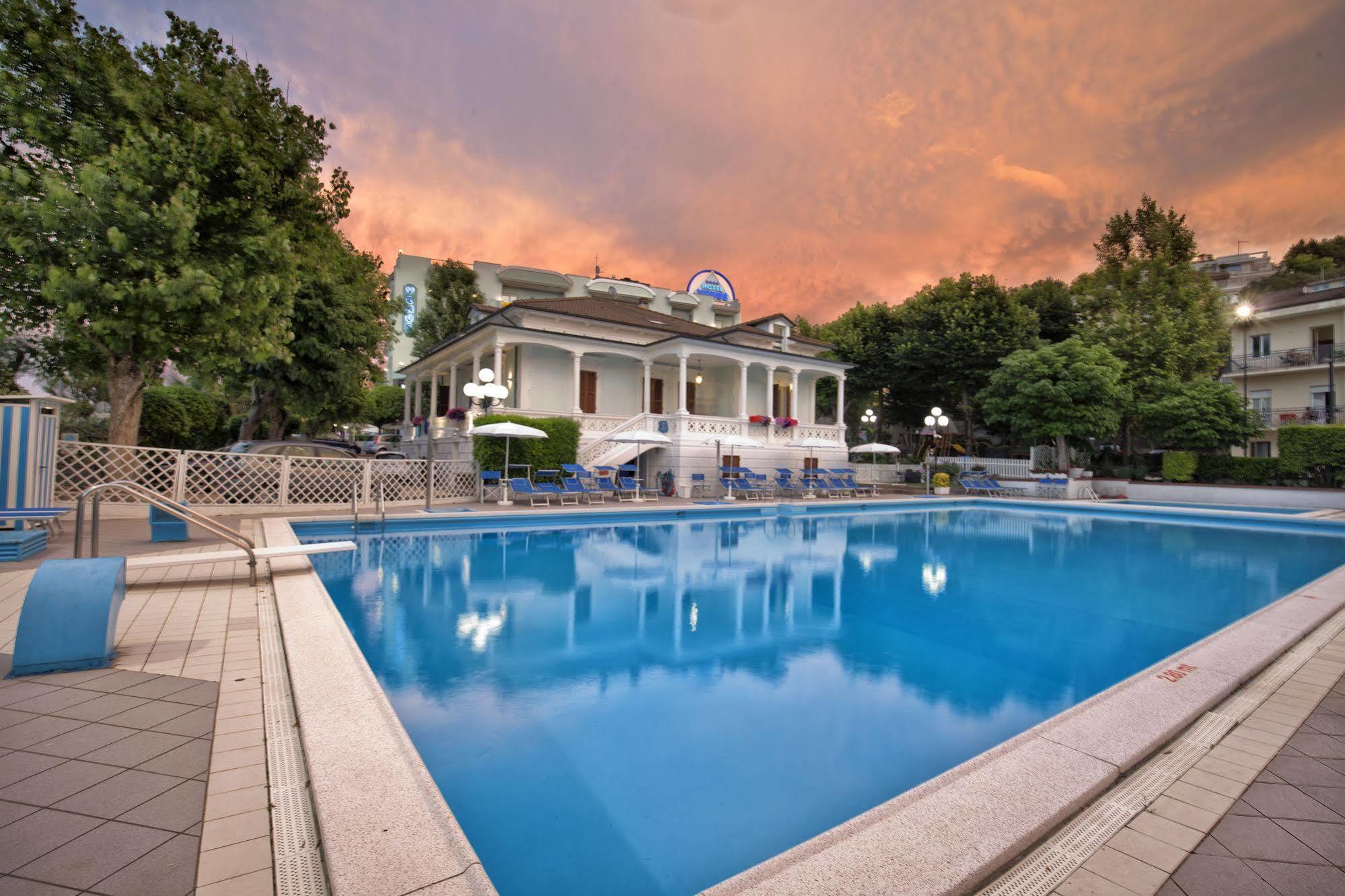 Hotel Venus Gabicce Mare Dış mekan fotoğraf