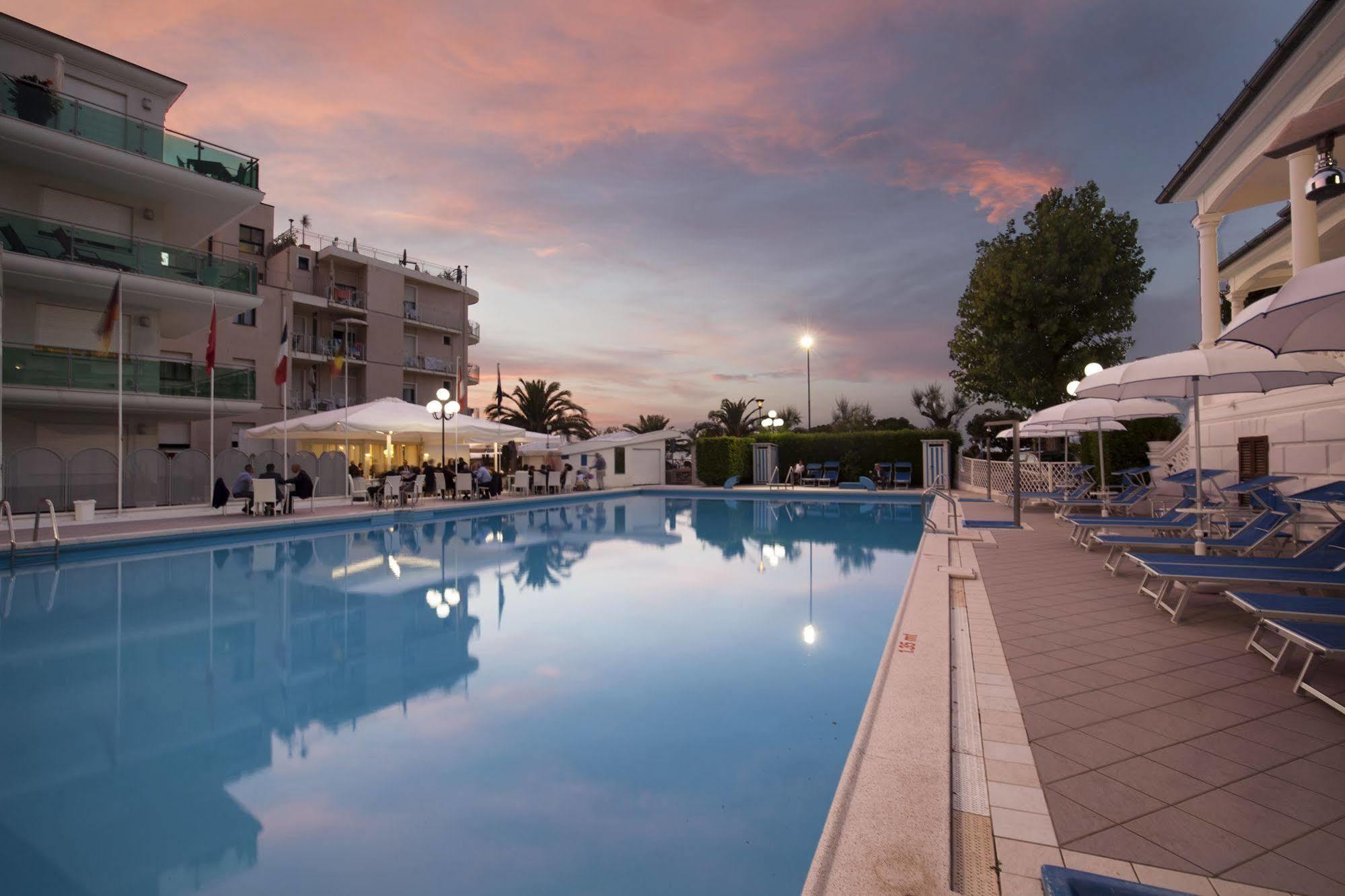 Hotel Venus Gabicce Mare Dış mekan fotoğraf